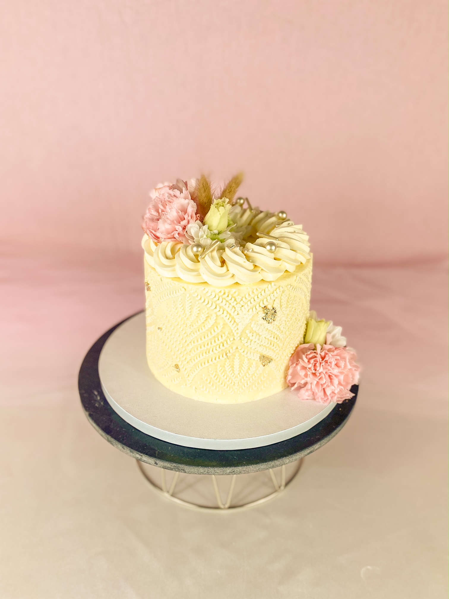 Cake Design con fiori eleganti