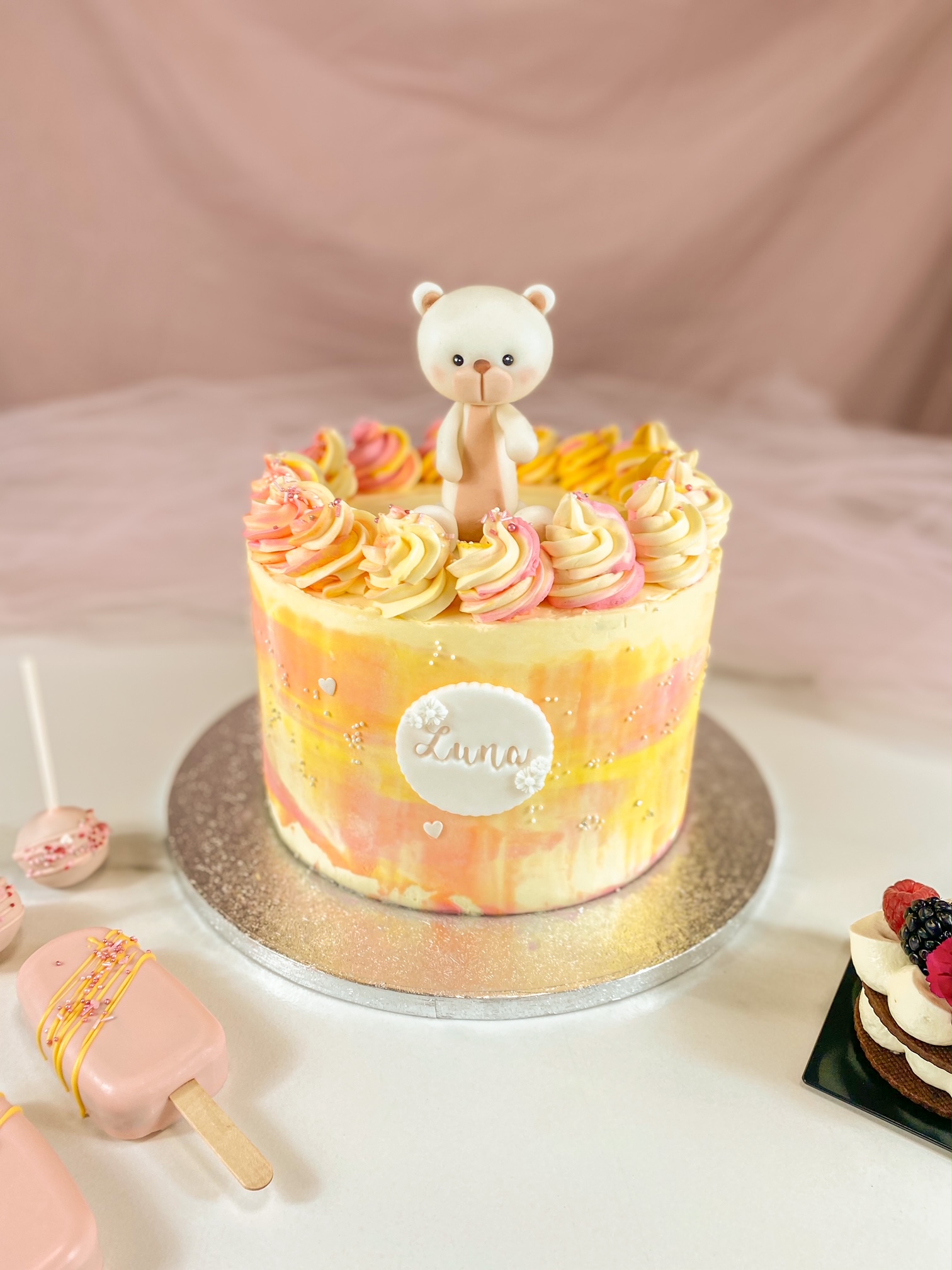 Cake Design con orsetto compleanno