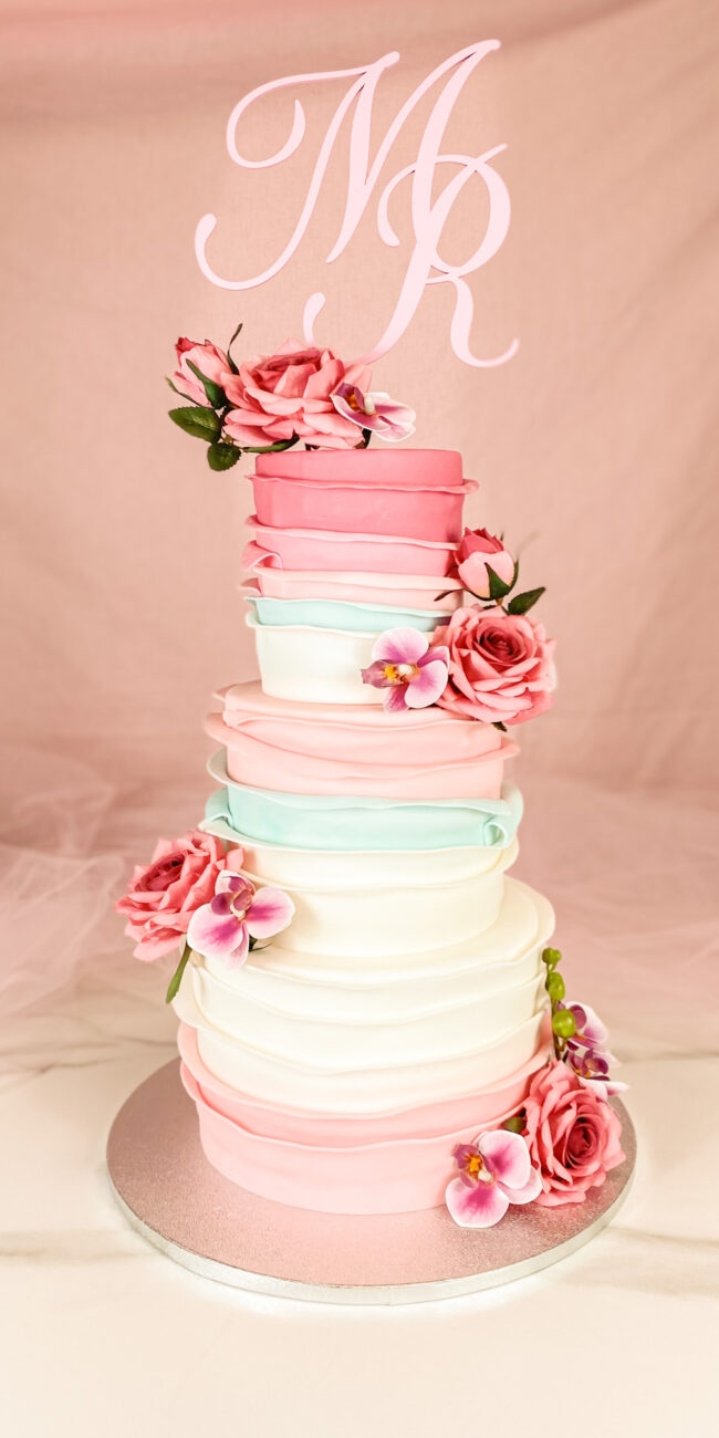 Torta Cake Design elegante con fiori vera